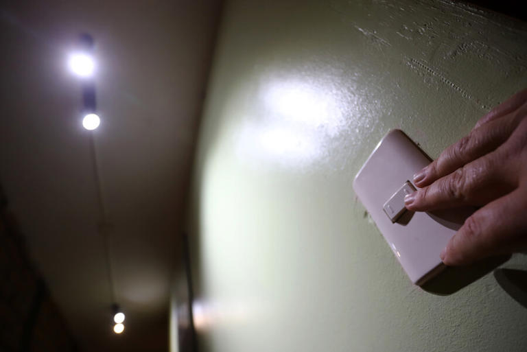 CNE confirma alza de las cuentas de la luz desde julio: cuánto subirán
