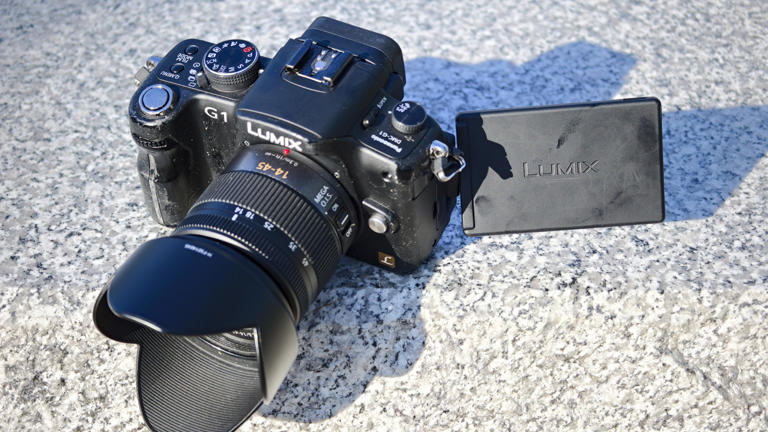 I tried the world’s first mirrorless camera — here's how the Lumix G1 ...