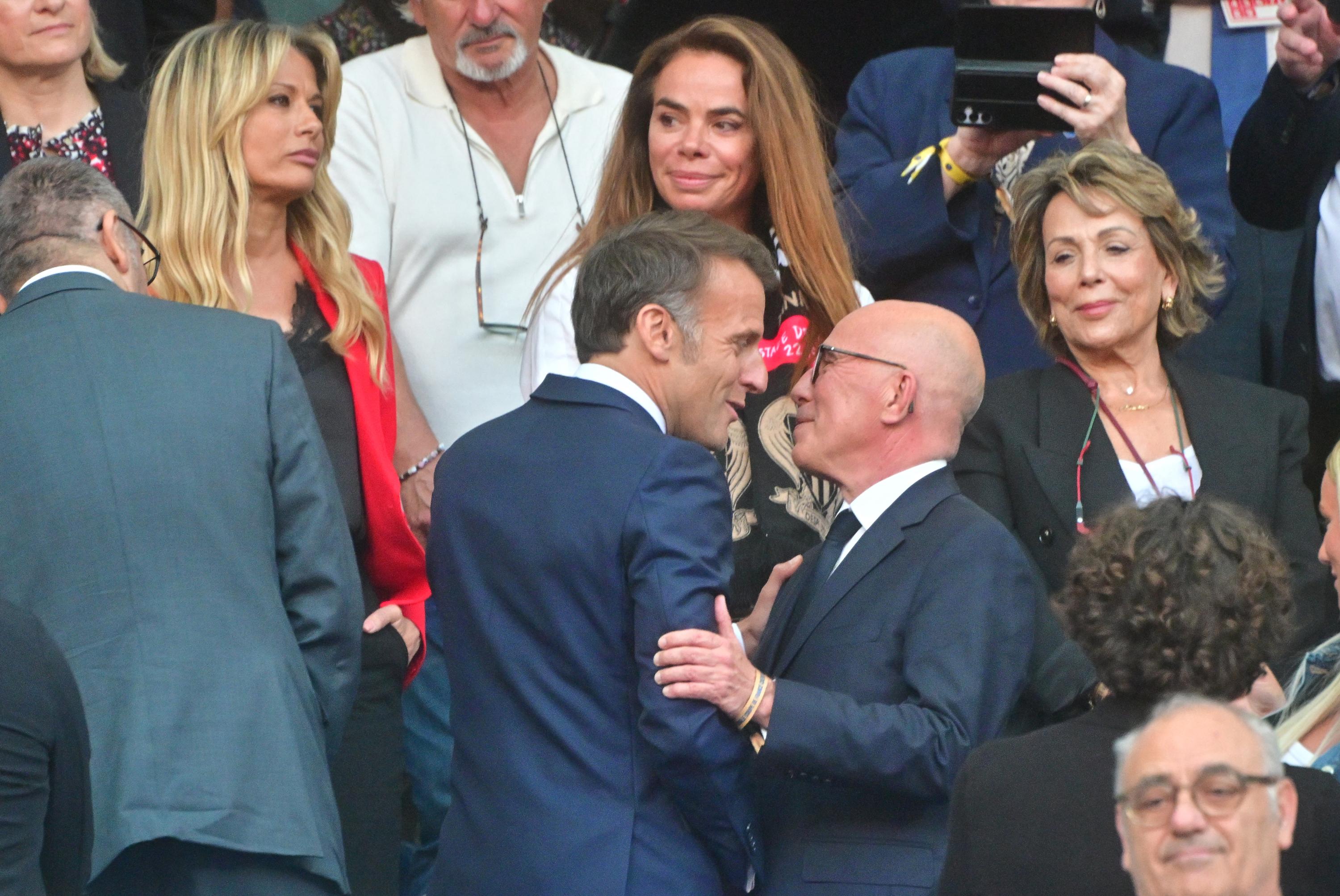 Emmanuel Macron et Éric Ciotti complices : franche rigolade dans les ...