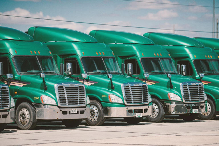 California unveils $1 billion rebate to electrify trucking industry