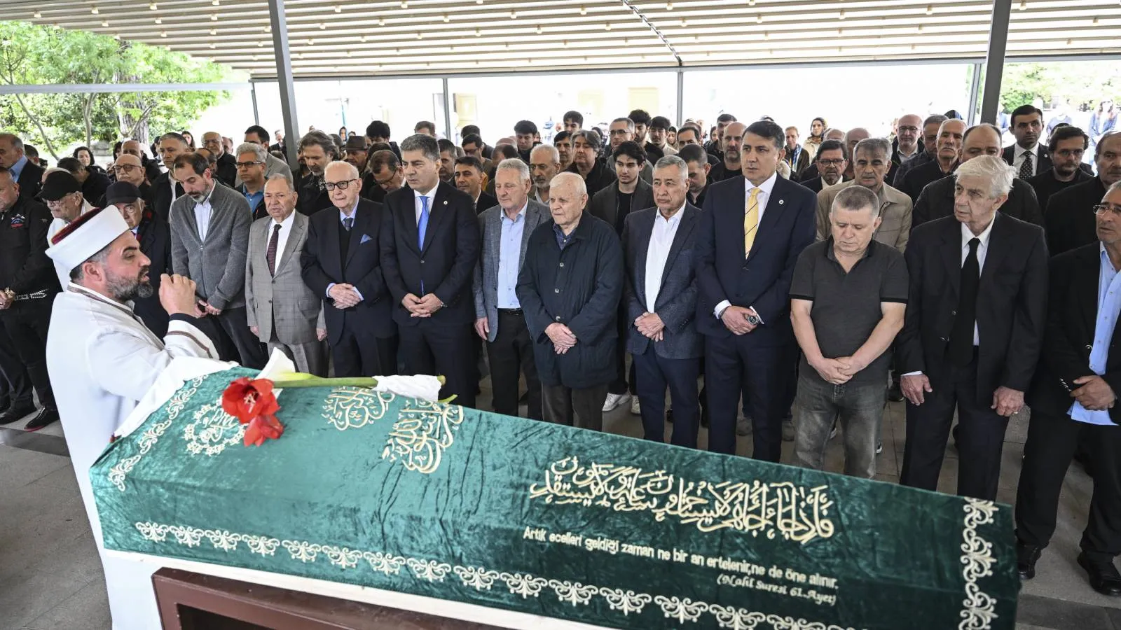 Şenes Erzik'in vefat eden eşi Dilek Erzik son yolculuğuna uğurlandı