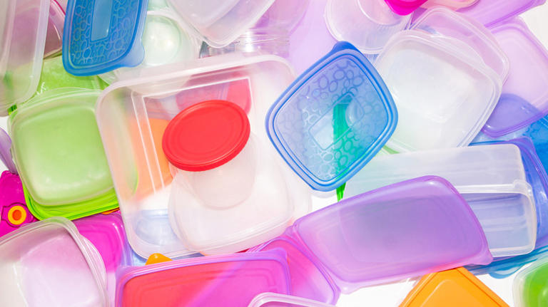 Organize lids from plastic storage containers with one clever ...