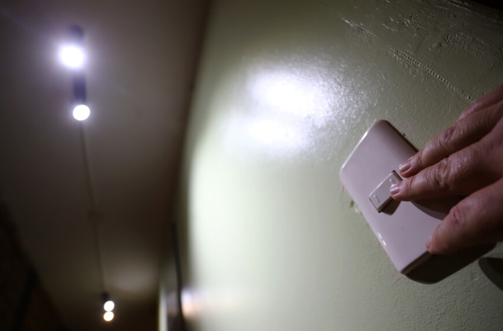 Nuevo golpe al bolsillo: Confirman alza de las cuentas de luz desde julio