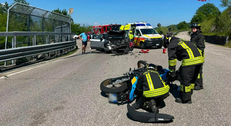 Incidente frontale tra auto e moto, ferito il centauro trasportato in ...