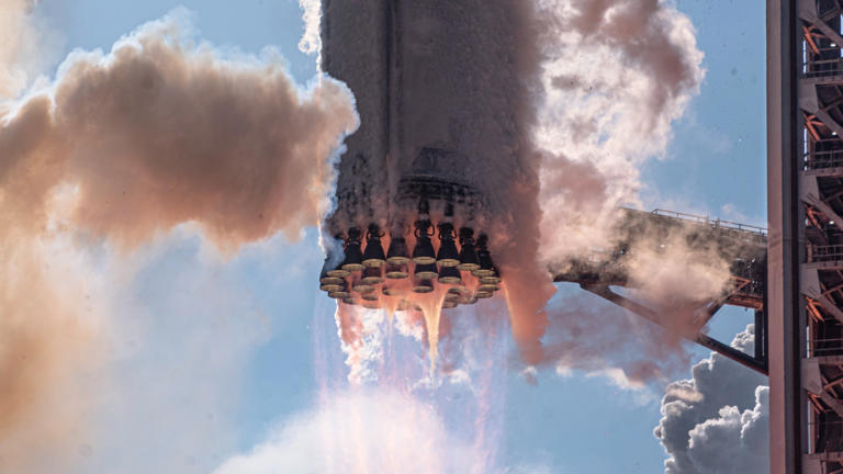 SpaceX Starship flight 12: Stunning photos from the launch of the most ...
