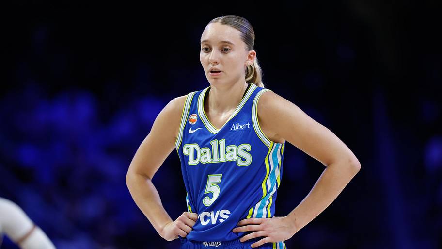 Paige Bueckers' career-low comes complete with clapping technical