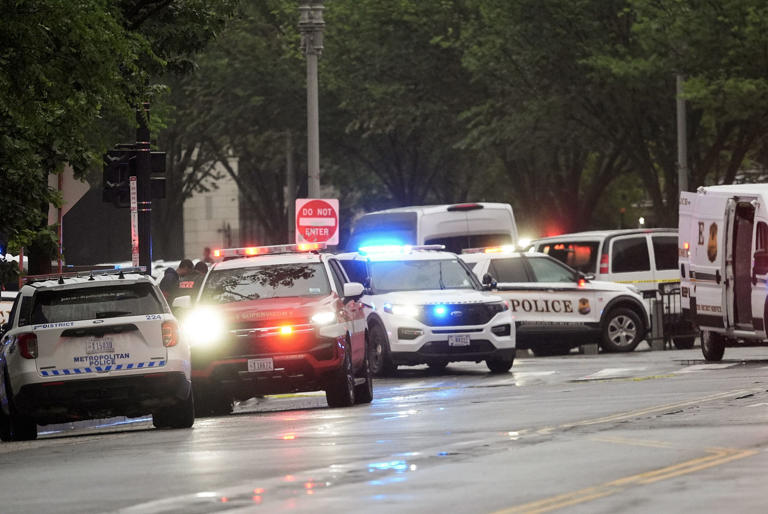 White House on lockdown as gunshots are reported nearby