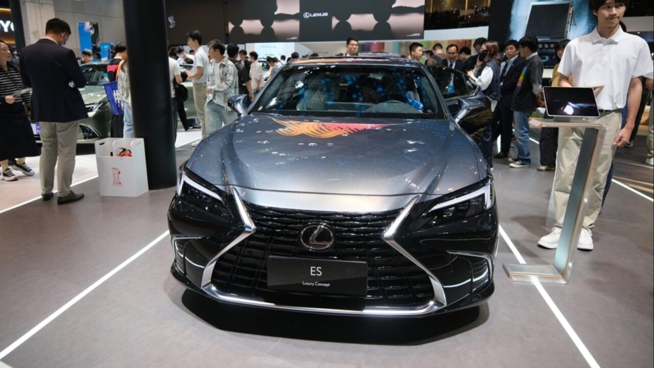 The Lexus ES is finally catching up in the luxury tech race