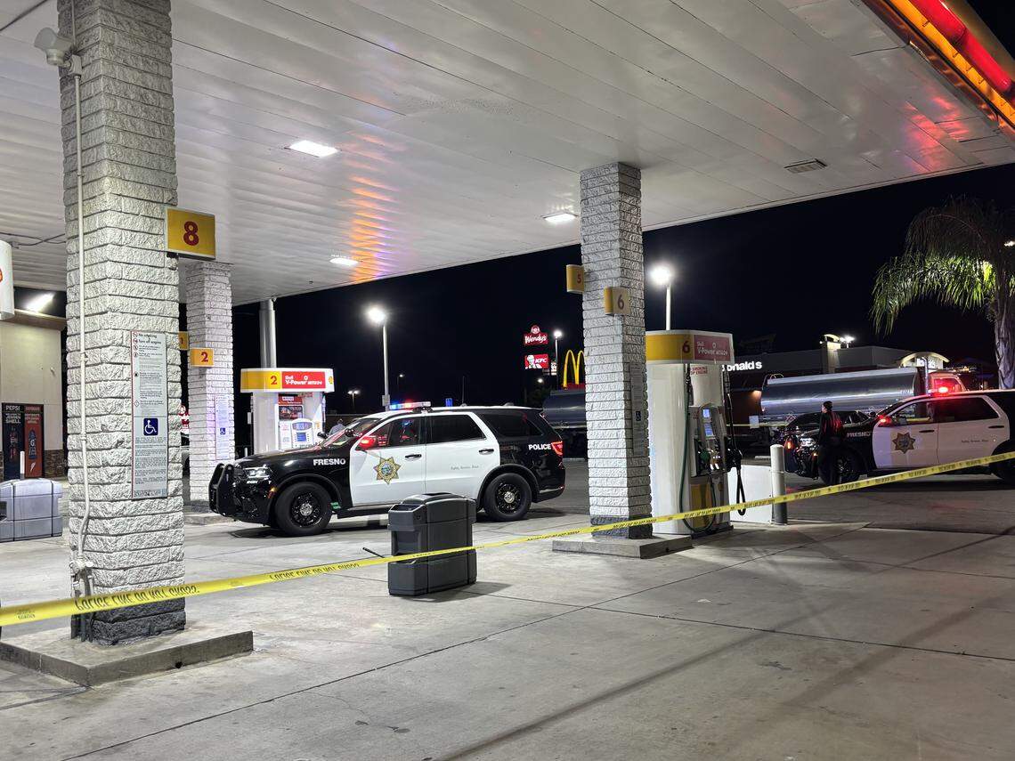 Man stabbed in neck at Fresno gas station, police say. Two suspects sought