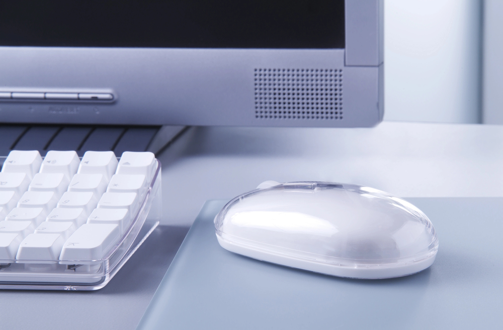 16 minimalist office desk setups for maximum productivity