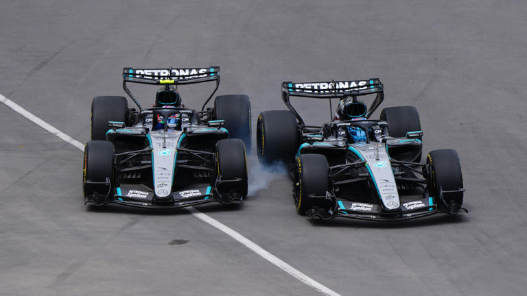 Kimi Antonelli nổi giận với George Russell sau vụ va chạm trong chặng đua nước rút tại Grand Prix Canada.