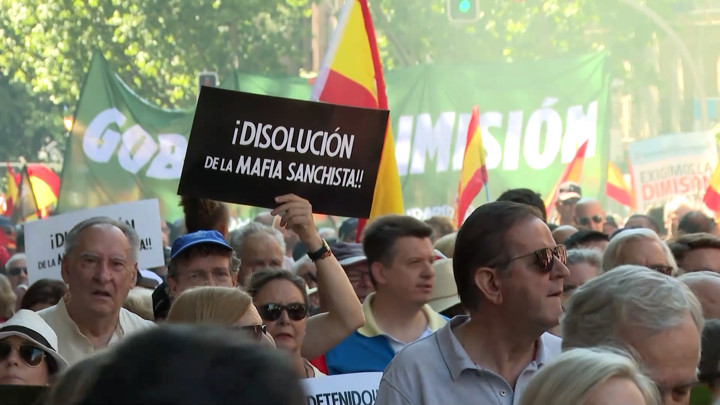 Miles de personas piden en Madrid la dimisión de Sánchez en una marcha ...
