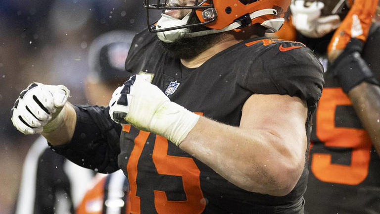 Bills urged to sign 7-time Pro Bowler Joel Bitonio to bolster offensive ...