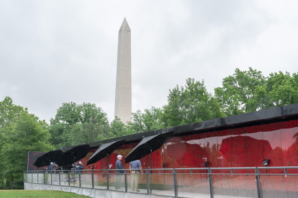 Fallen service members honored with 600,000 poppies on National Mall