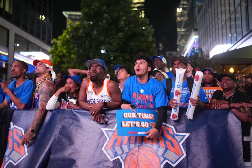 NYPD pulls plug on 'unruly' Knicks watch parties outside Madison Square ...