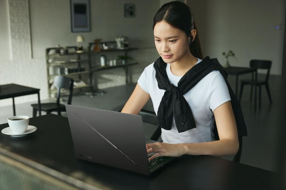 ROG Zephyrus G14 GU405 Hadir di Indonesia, Harga Rp61,7 Juta ROG Zephyrus G14 GU405 Hadir di Indonesia, Harga Rp61,7 Juta