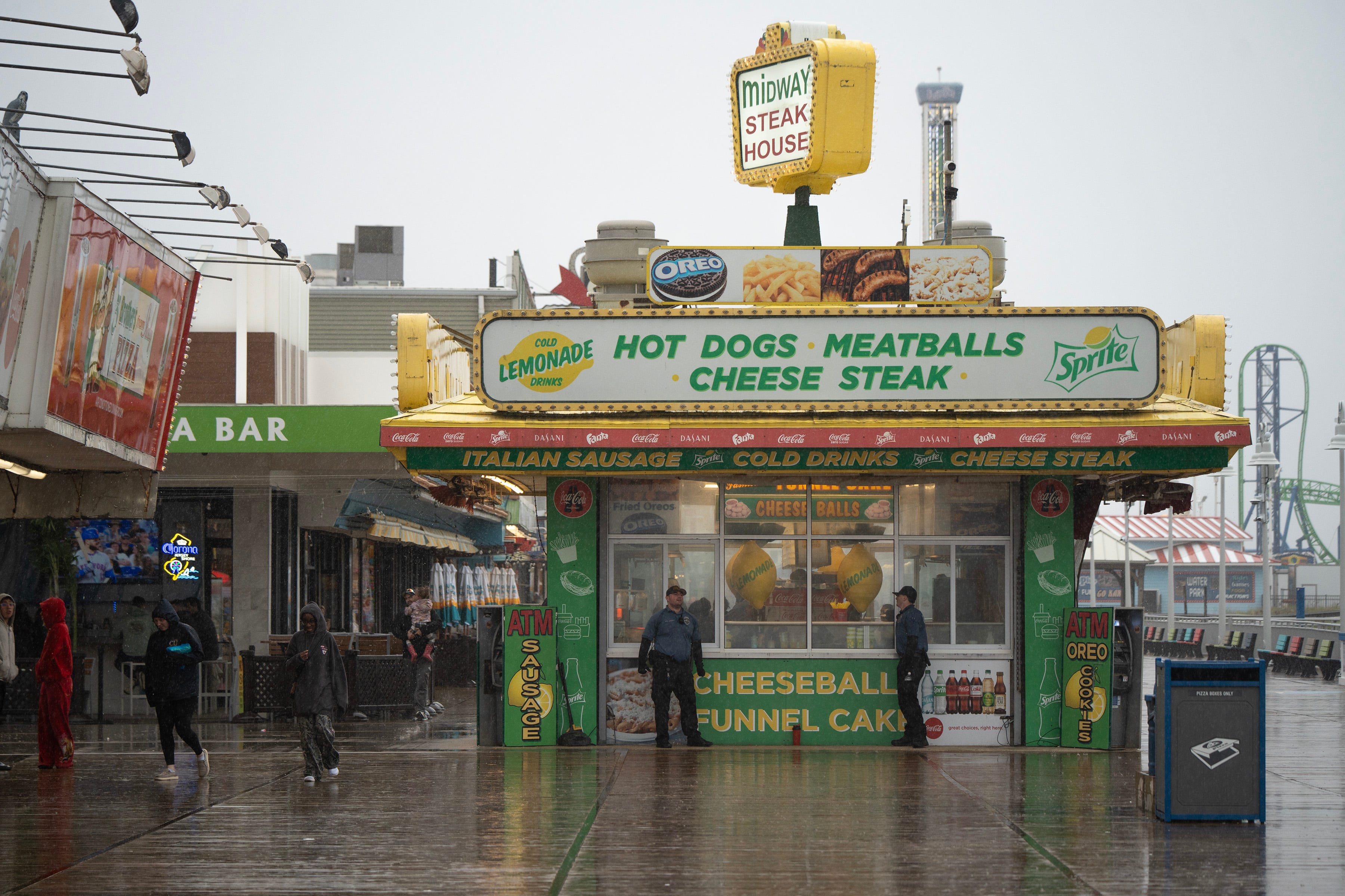 Memorial Day weekend off to soggy start. How long will the rain last?
