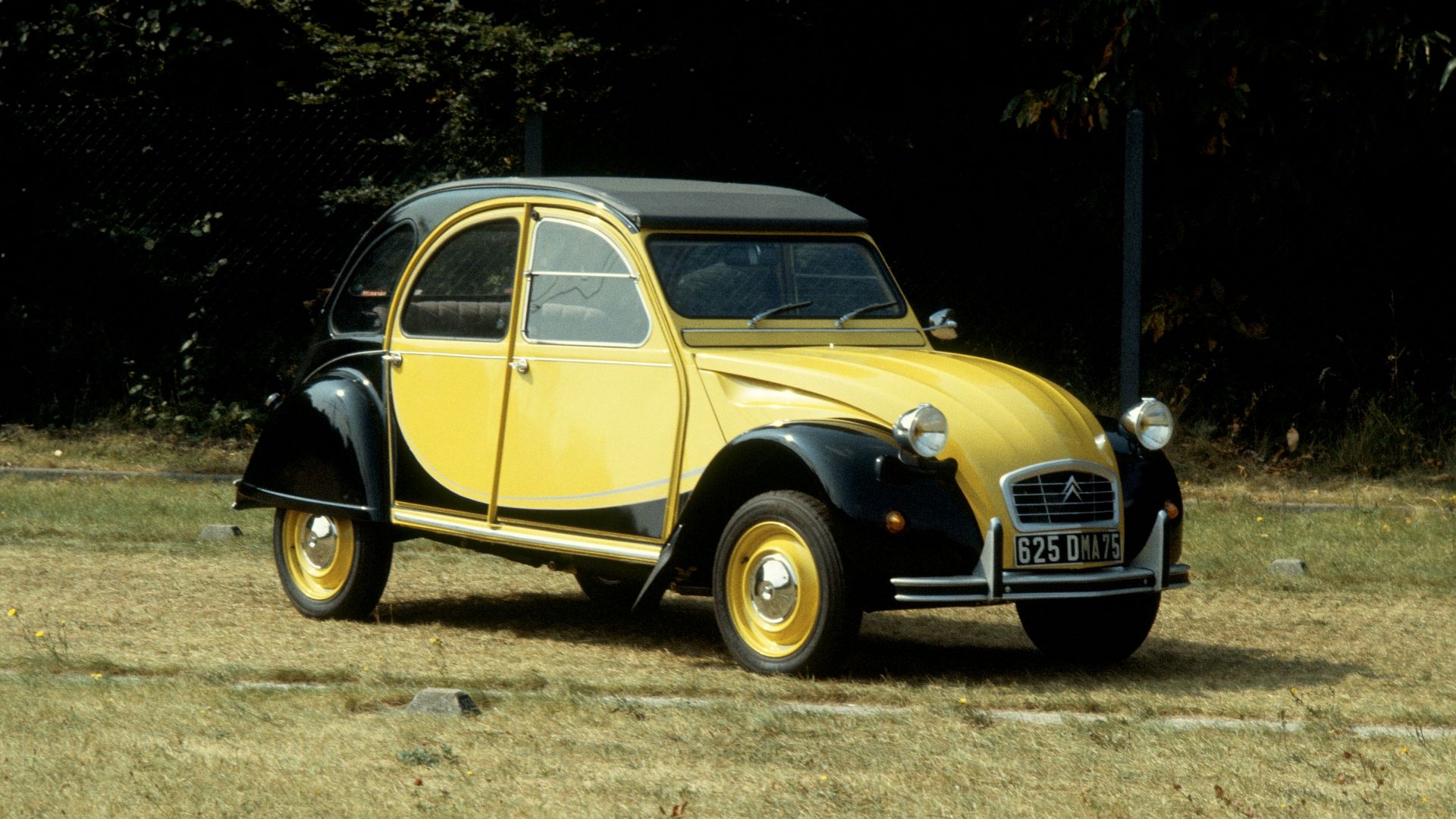 The Citroën 2CV Revival Has a Bigger Problem Than EVs — Its Own Sedan Legacy — image 3