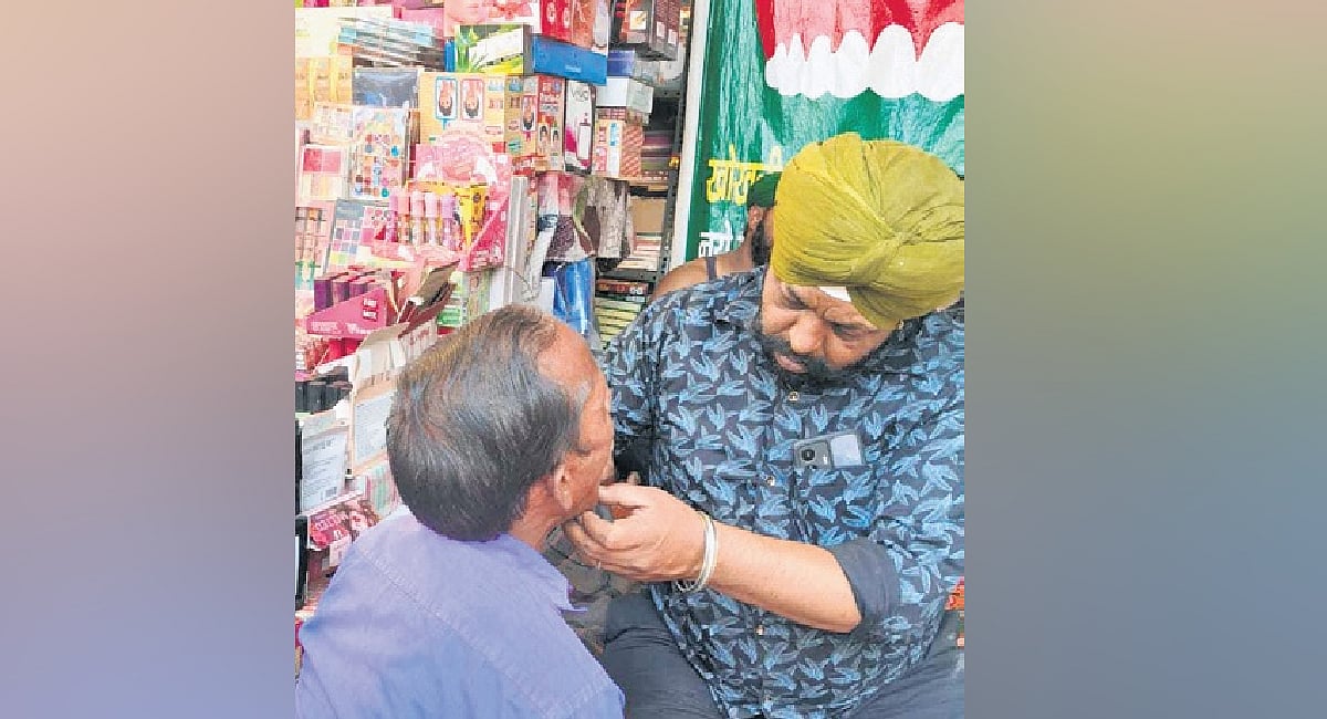 Old Delhi's 'dentists' fix smiles for just Rs 250 a tooth
