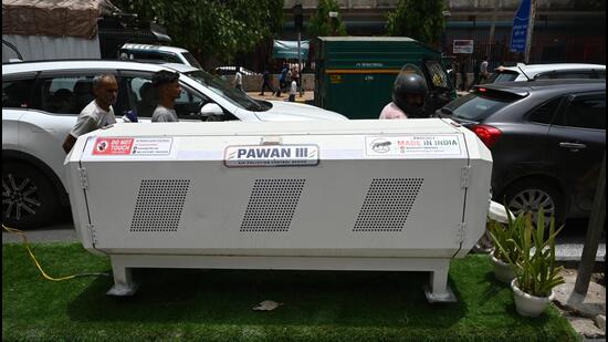 CM reviews new tech installed to combat air pollution in Delhi