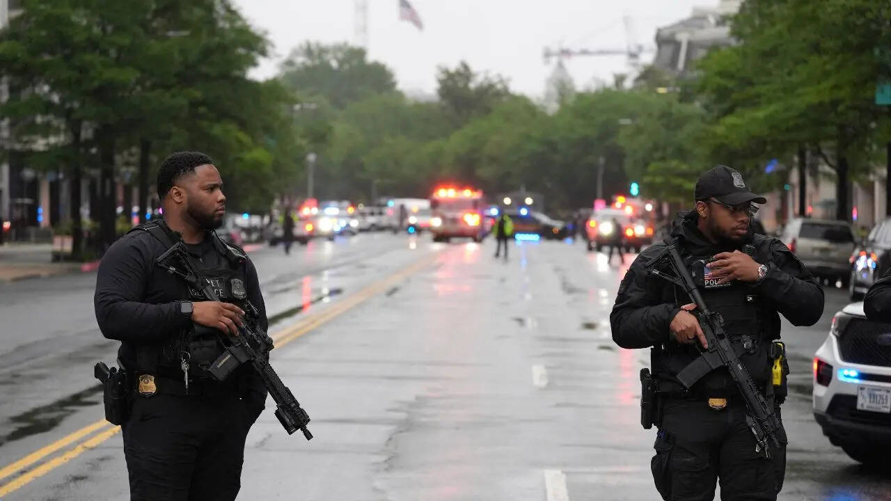 Gunshots near White House: What we know about suspect, bystander shot ...