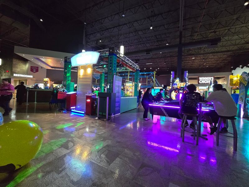 A massive Arizona entertainment hub featuring dozens of bowling lanes ...