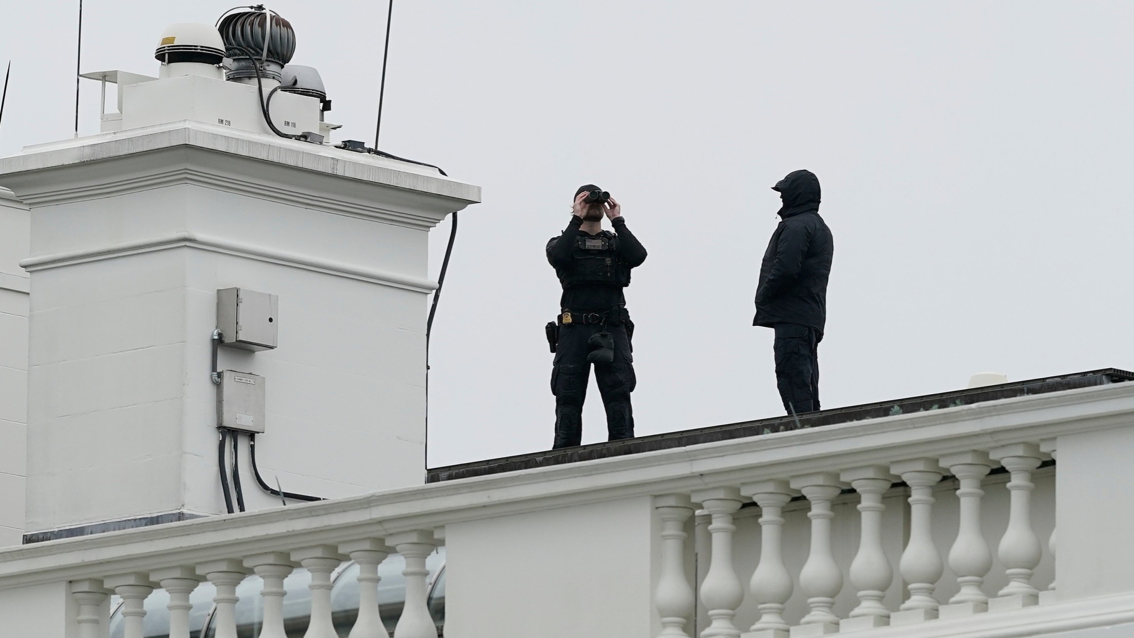 Suspect killed after gunfire exchange with Secret Service outside White ...