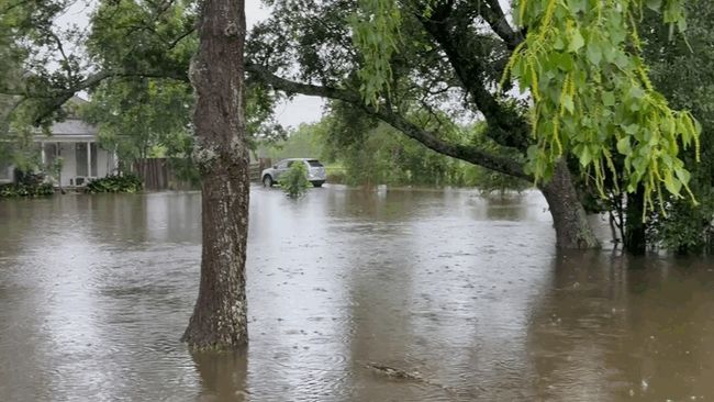 Streets flooded as 'line of strong storms' moves across southeast Texas