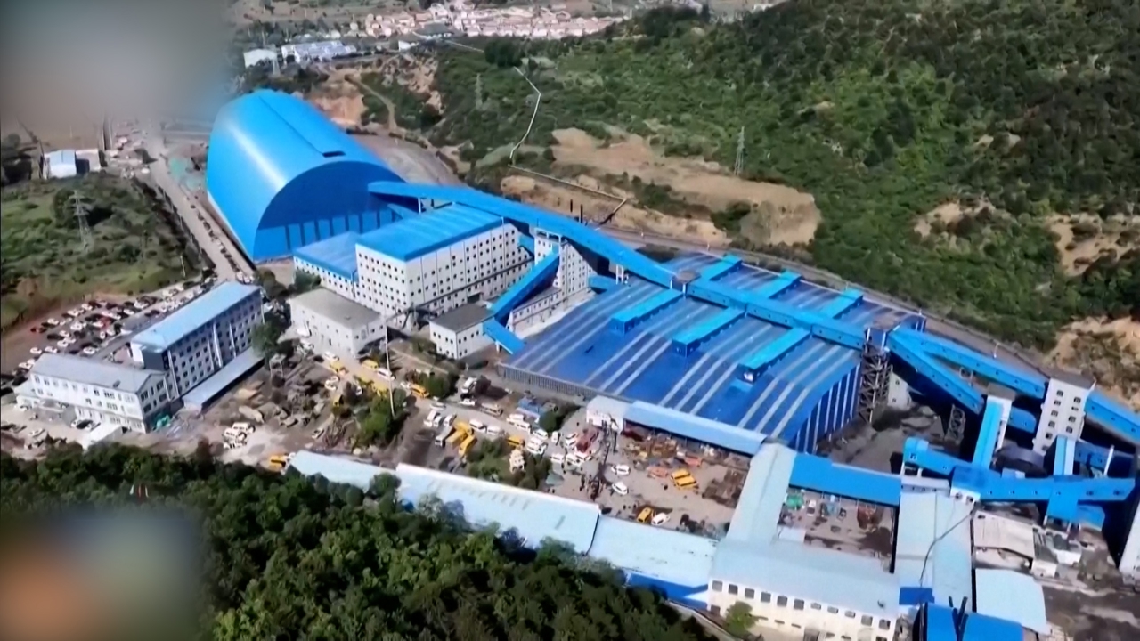 China coal mine blast kills at least 90