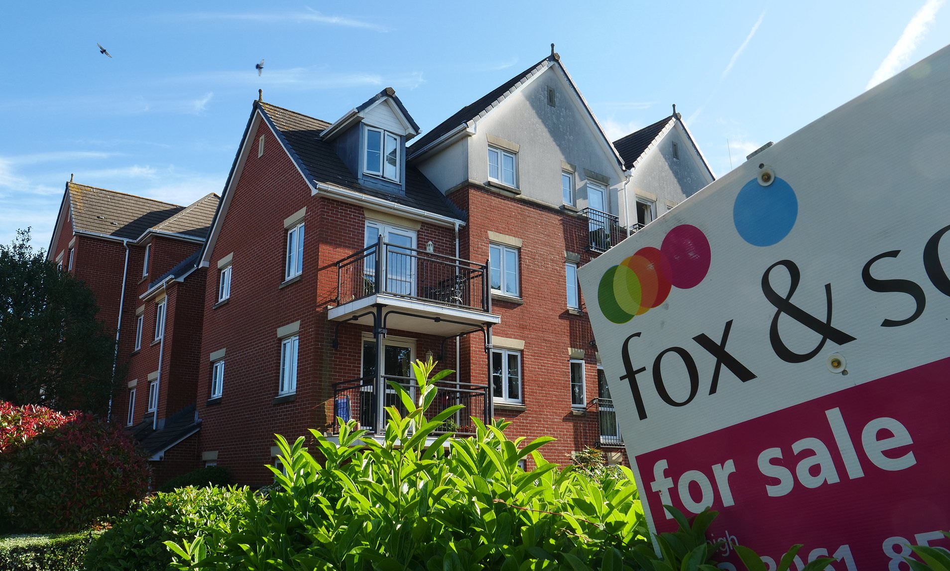 Leaseholders face uphill struggle to sell their homes as typical sale takes months longer