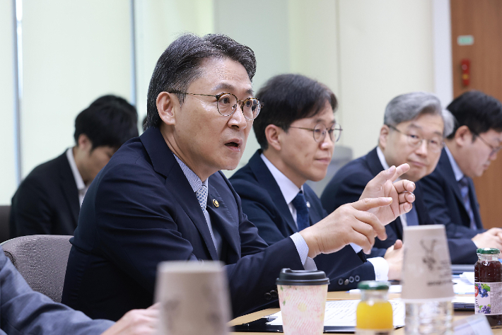 금융위, AI 공격 방어 위해 AI 활용…망분리 규제 완화 - 금융 news from 노컷뉴스