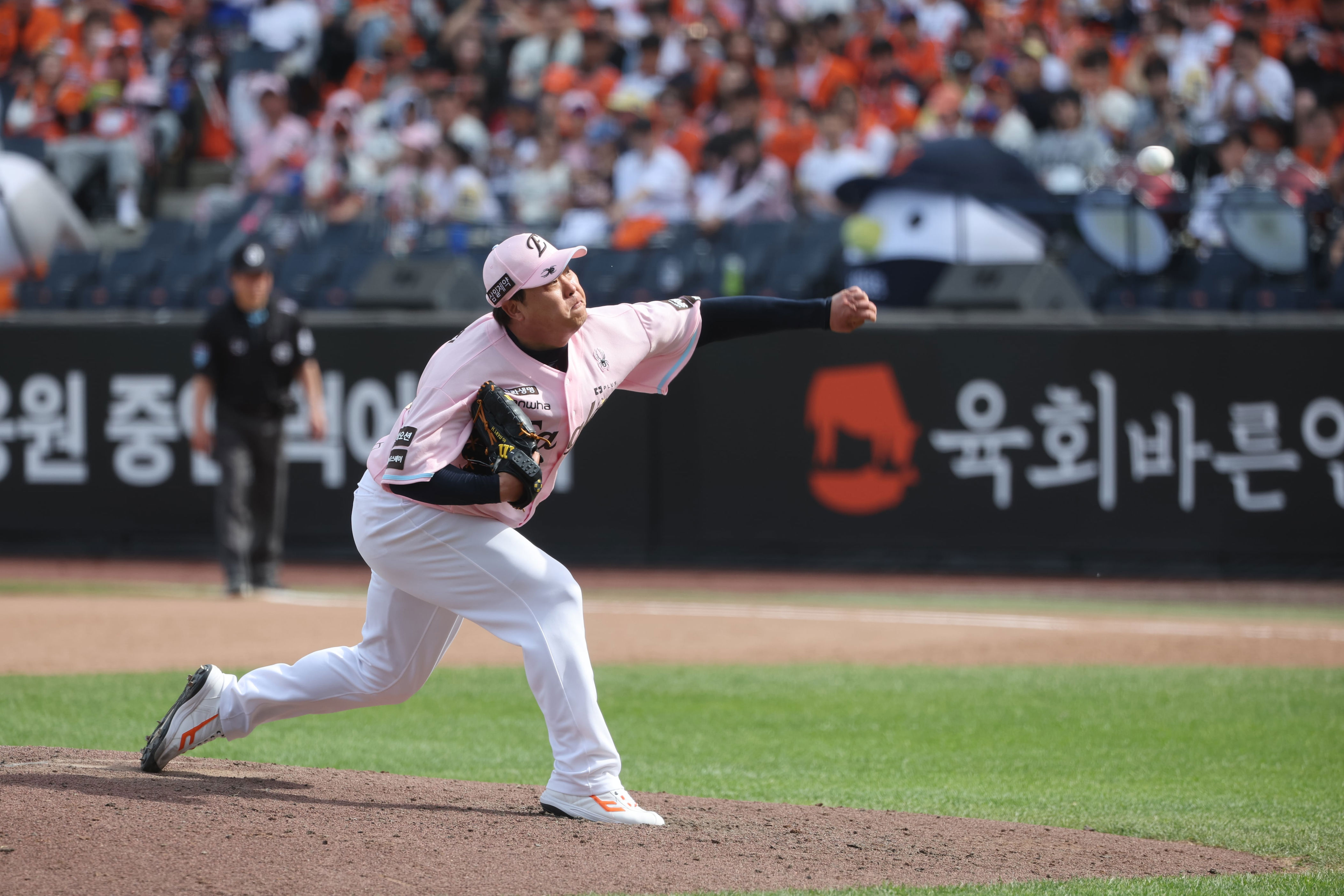 Ryu Hyun-jin reaches 200 wins in KBO, MLB