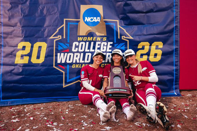 Arkansas clinches first-ever WCWS berth hammering Duke 10-2