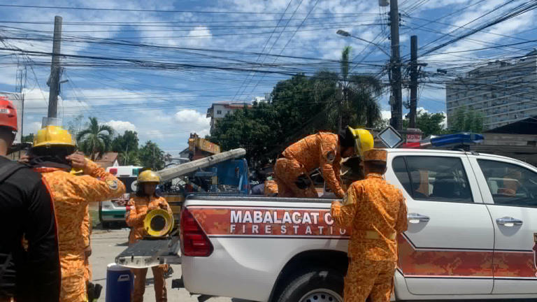 DPWH chief inspects site of collapsed building in Angeles City