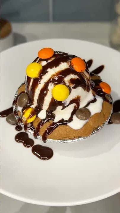 viral mini reeses skillet cookie recipe 🍫🥜 #recipe #dessert #shorts # ...