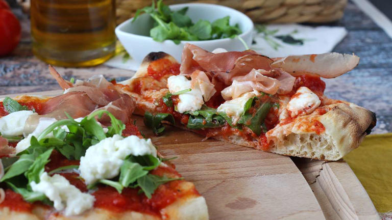 Craving pizza? Discover pinsa: lighter, delicious, and ready in just ...