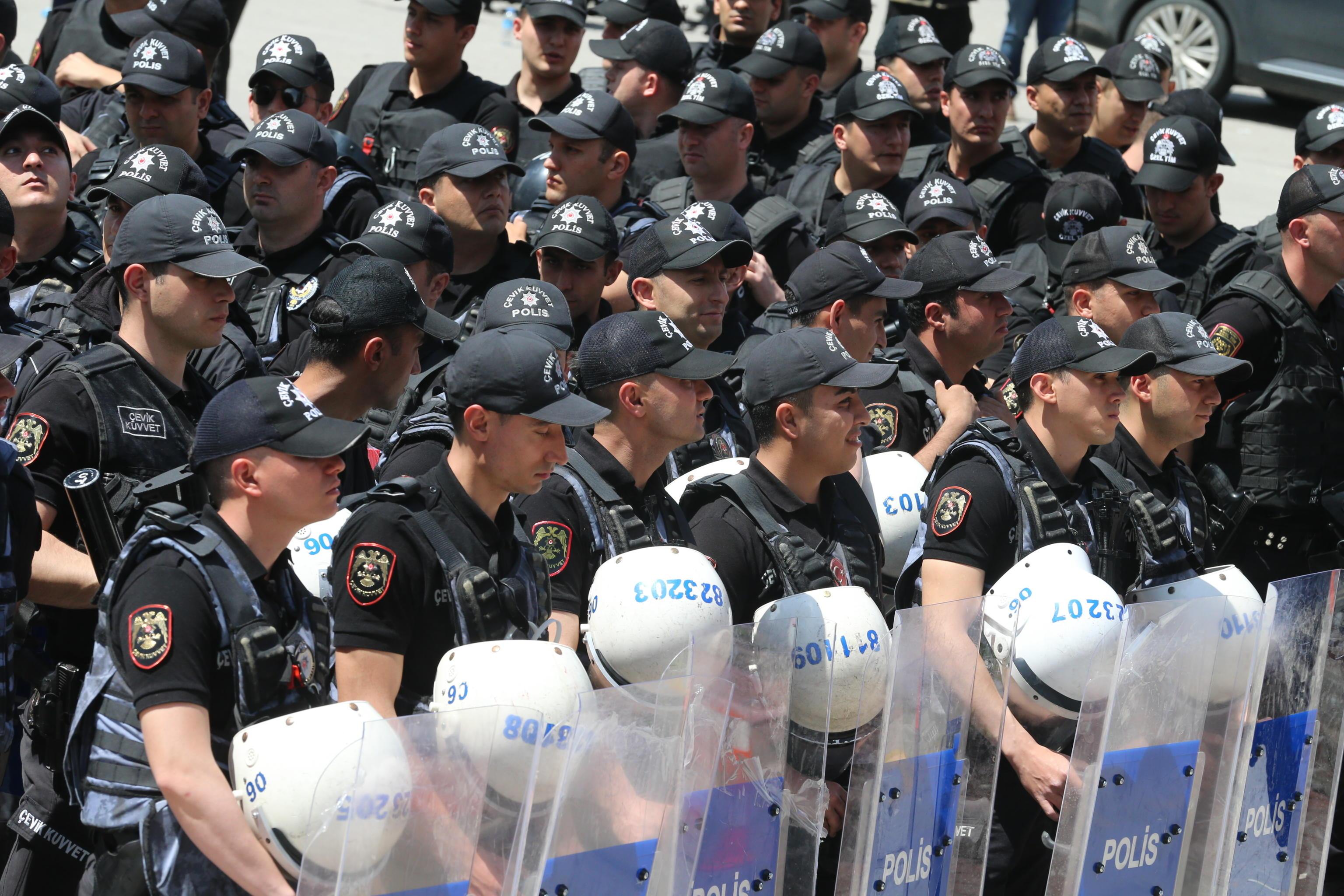 Cosa sta succedendo in Turchia: la morsa di Erdogan, irruzione e ...
