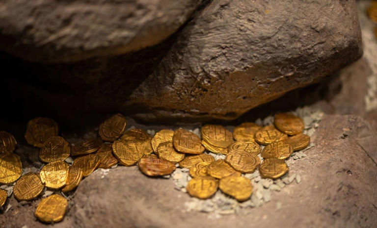 Archaeologists unearth 141 Roman gold coins worth $322,000 inside a ...