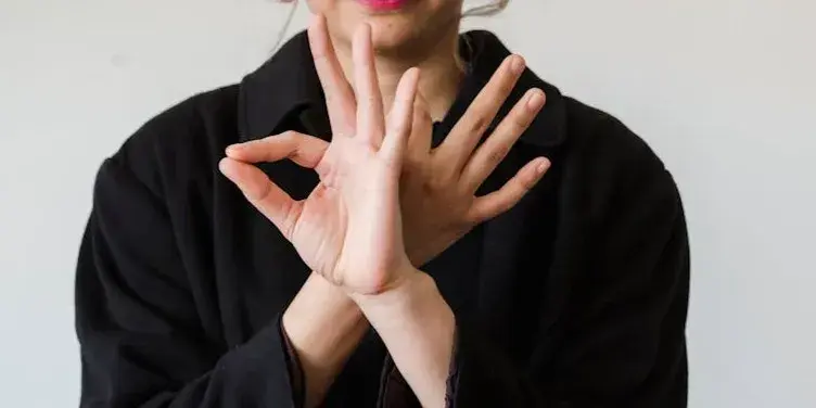 8 secret signals waiters use to communicate with the kitchen
