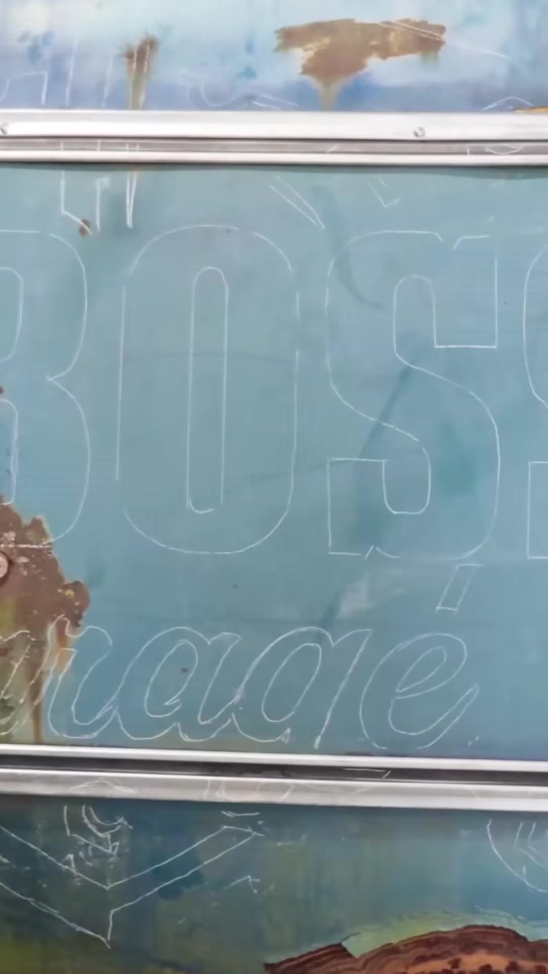 How to paint distressed lettering on a vintage truck