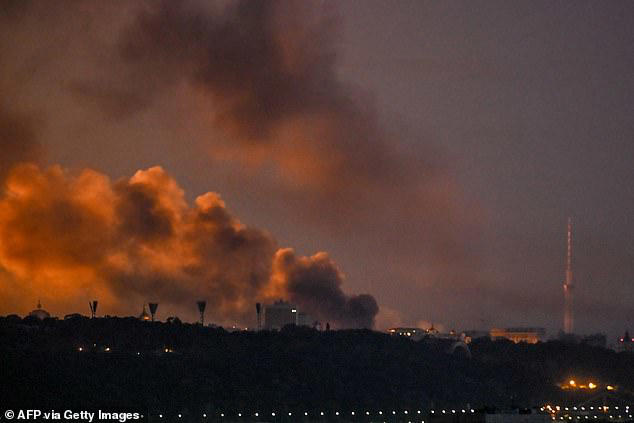 Four dead and around 100 injured in Ukraine after Russia pummels Kyiv ...