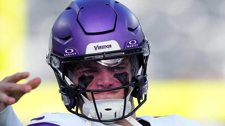 Minnesota Vikings quarterback J.J. McCarthy | Robert Deutsch-Imagn Images