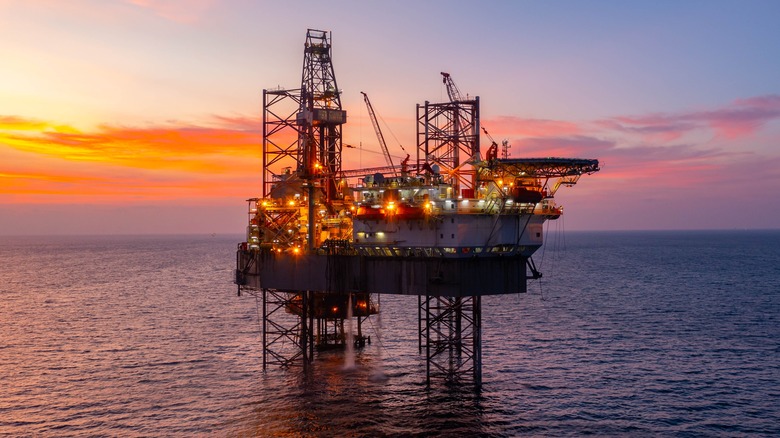 Which country owns the most number of oil rigs?