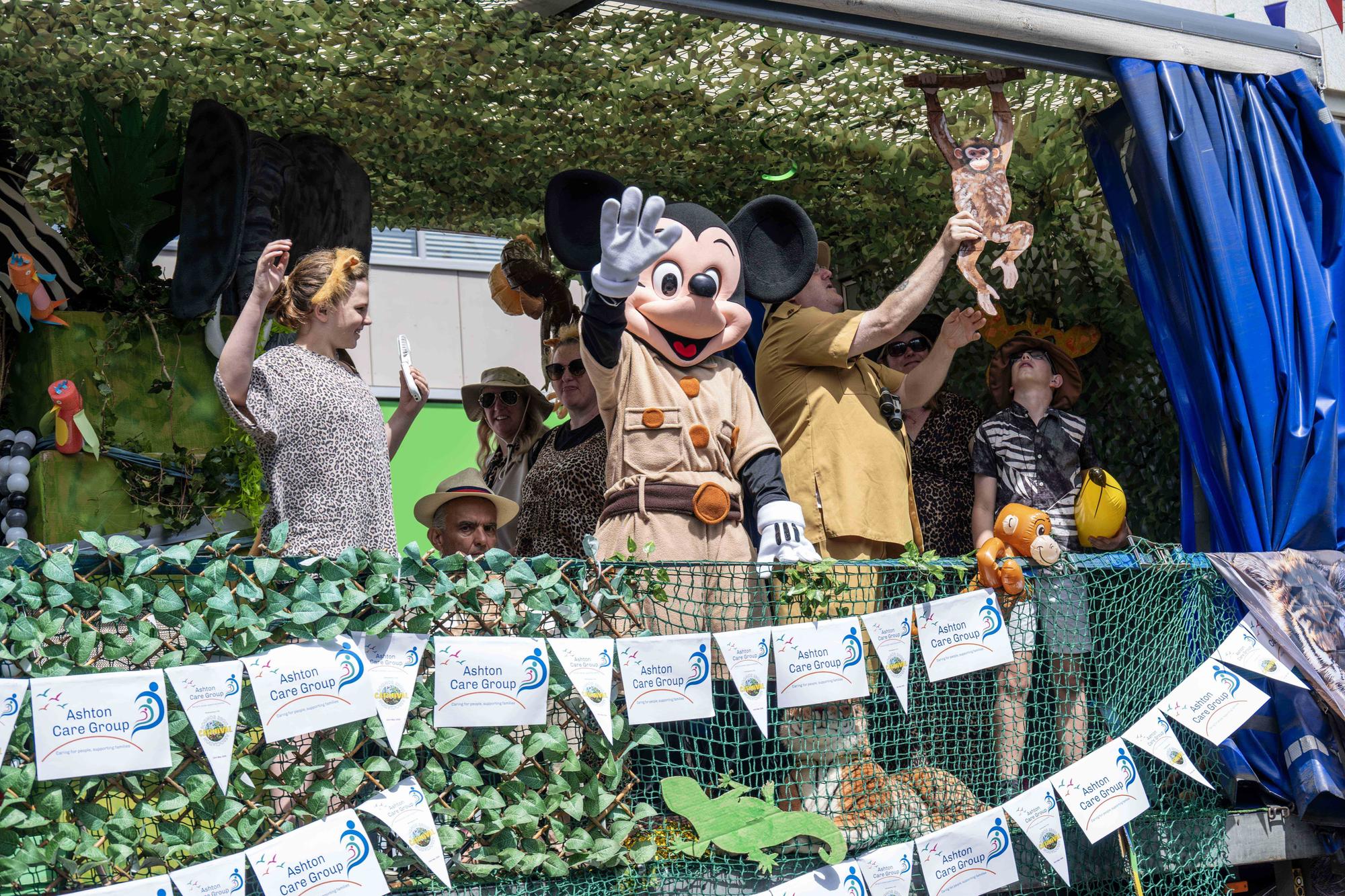 Mickey Mouse brings Disneyland vibes to Bognor Regis Carnival - in pictures