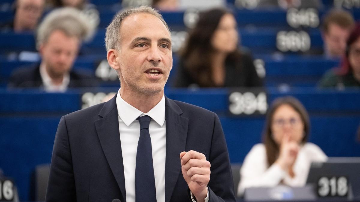 les-premi-res-pistes-de-rapha-l-glucksmann-dans-son-livre-disent-son