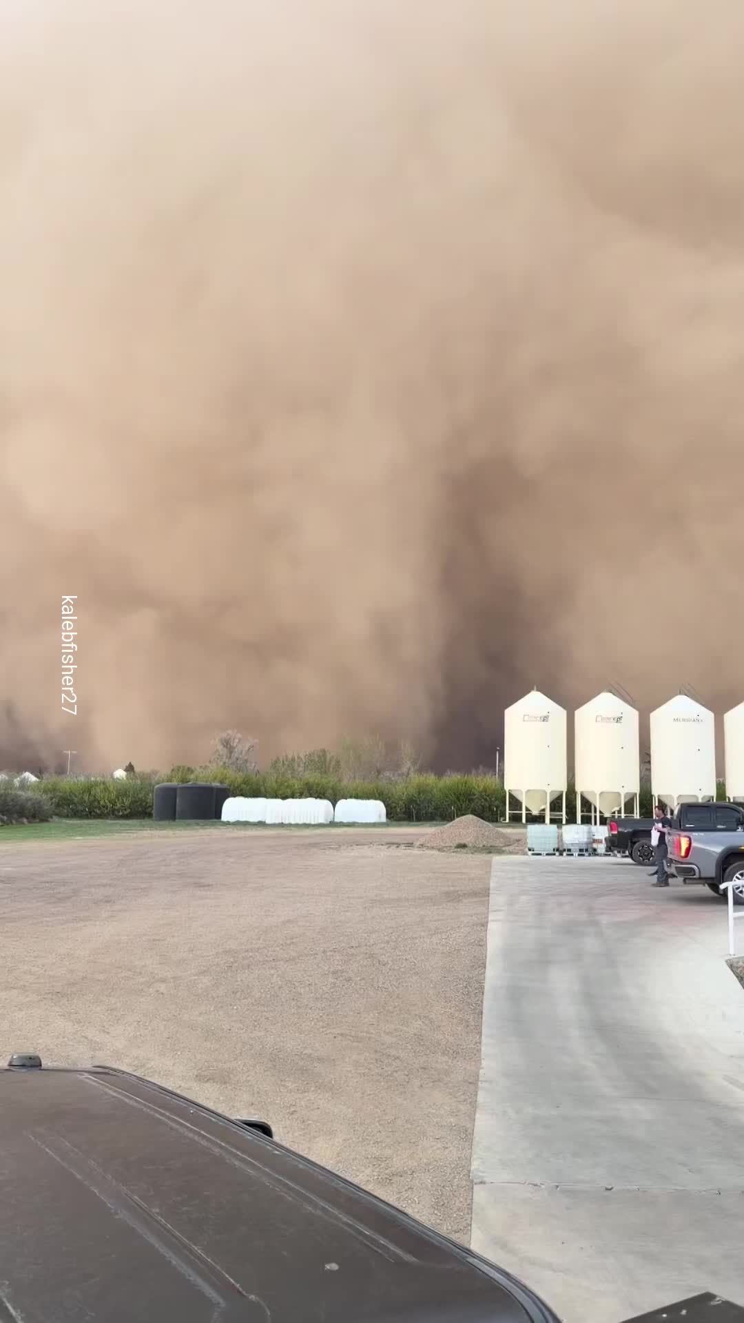 Massive dust storm swallows Montana as driver pushes through zero ...