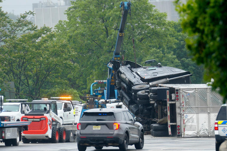 Route 80 closed for hours in Elmwood Park after trailer flattens car