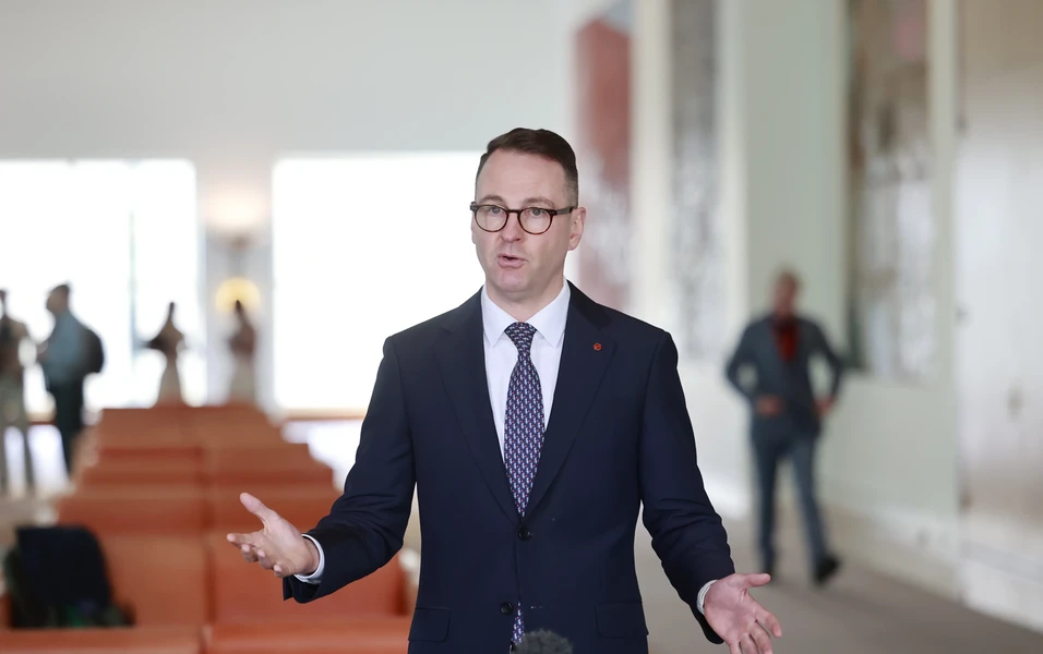 Bragg warns Liberal-Labor policy overlap fuelling voter backlash