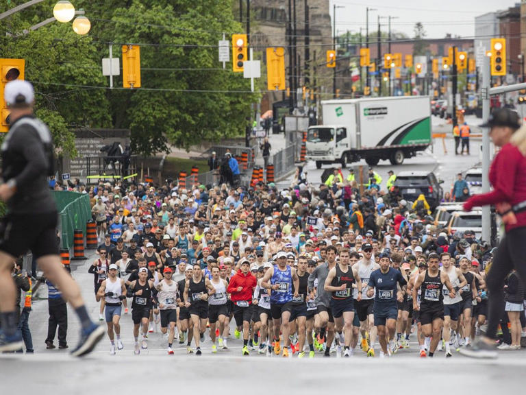 Race weekend Sunday: Mayor starts early; runners splash through drizzle ...