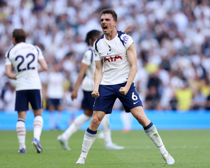 Tottenham 'sống sót' thần kỳ, West Ham rớt hạng